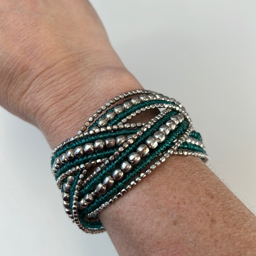 Green and silver tone bead bracelet